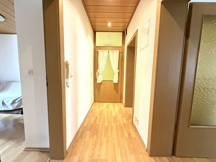Flexibel nutzbares Dreifamilienhaus mit 3 freien Wohnungen in Mannheim-Sandhofen – EG Flur