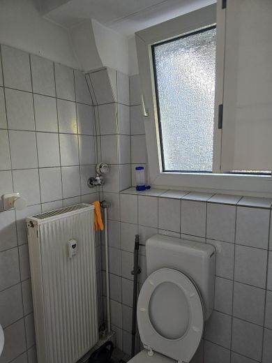 Appartement mit Wintergarten in Langenfeld-Zentrum – Bad2