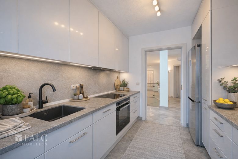 Gartenrefugium in Harlaching - Großzügige Maisonette-Wohnung mit drei Terrassen – Einrichtungsbeispiel Küche