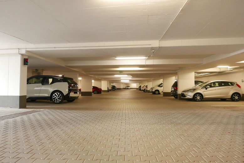 Plaza de aparcamiento en garaje subterráneo en Bissingen en alquiler a largo plazo – Foto 5
