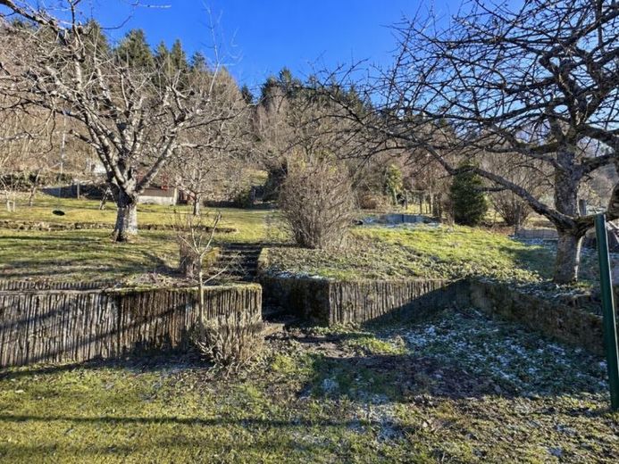 Riesige und lichtdurchflutete Maisonettewohnung mit Garten – Foto 1
