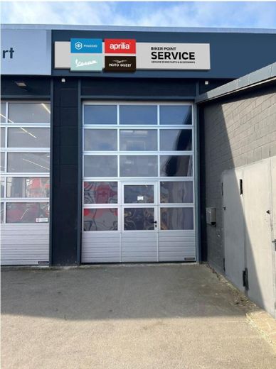 ~250 m² Verkaufs-/Showroomfläche plus Service- & Hallenflächen – flexibel bis 800 m² – Zufahrt / Rolltor