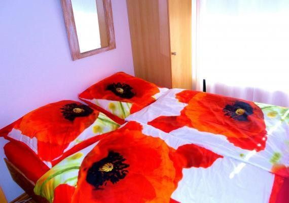 GESCHMACKVOLL EINGERICHTETE WOHNUNG IN SIERKSDORF, STRANDNÄHE, PROVISIONSFREI – Schlafzimmer 1