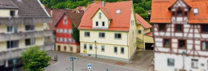 360° | Charmante Dachgeschosswohnung mit Dachterrasse und ausgebauter Bühne im Herzen von Blaubeuren