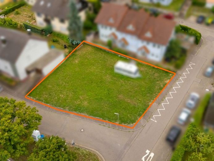 Traum vom Neubau? Ebenes Grundstück mit guter Bebaubarkeit in Eisingen zu verkaufen! – Photo 1