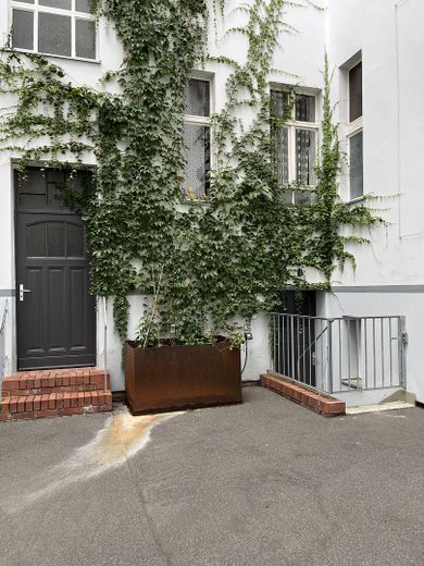 Innenhof mit Kellereingang