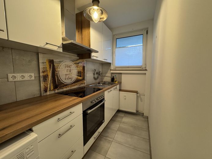 Kernsanierte 1-Zimmer-Wohnung mit Balkon, 47 m², 2. OG in Frankenthal – Küche