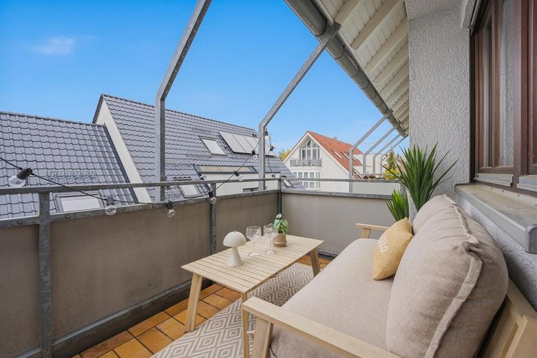 Renovierte 2,5-Zimmer-Wohnung mit Balkon, Einbauküche und Tiefgaragenstellplatz in Ostfildern – Balkon