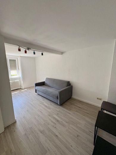 Renovierte und teilmöblierte 2-Zimmerwohnung in top Lage, nähe Berger Straße! – Schlafen Ansicht 1