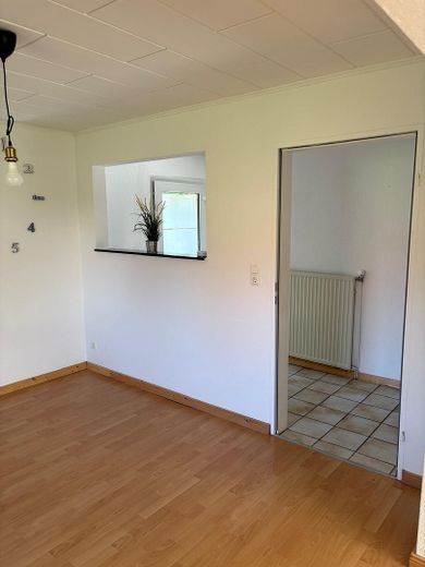 Freistehendes Einfamilienhaus mit Doppelgarage und schönem Garten – Foto 13