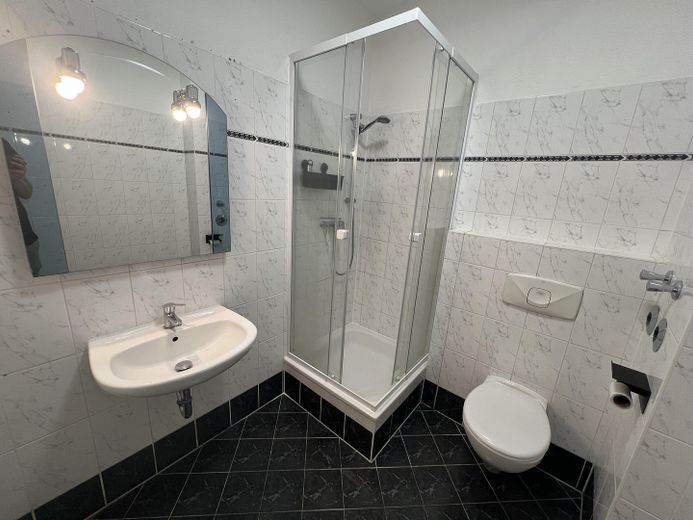 Charmante 2-Zi-Wohnung mit Balkon – ruhige Lage in Magdeburg-Stadtfeld Ost – Bad 2