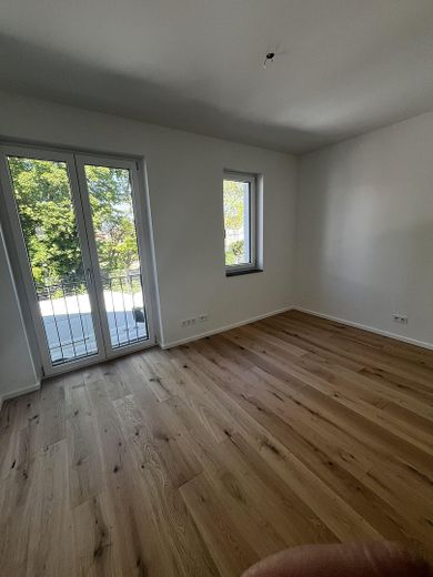 İlk kullanım Işık alan balkonlu 3 odalı daire – Schlafzimmer 1