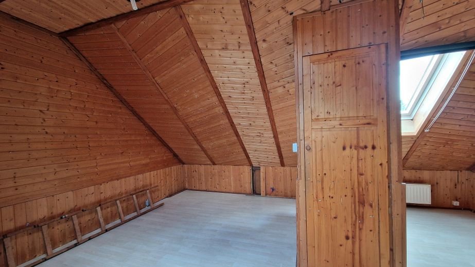 Casa a schiera di testa con camino e moderno impianto di riscaldamento ibrido a gas a Berlino-Rudow – Dachgeschoss