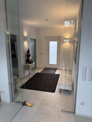 Werkstatt Ausstellung Lager mit exklusivem Betriebsleiter Wohnhaus – Diele