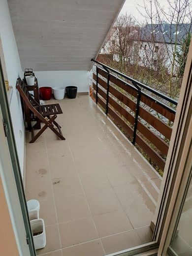 Magnifique appartement de 4 pièces en dernier étage avec vue panoramique, climatisation et carport – Balkon 