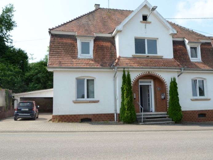 Hergersweiler: Großes Haus mit 6 Zimmern, Doppelgarage und großem Hof – Foto 1