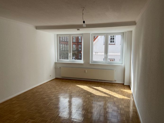 Zweizimmerwohnung in begehrter Altstadtlage – Wohnzimmer