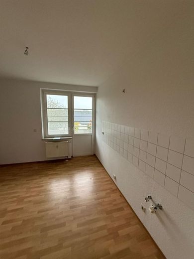 Große 1-Zi. mit Laminat, Wanne, Abstellraum &amp; Balkon in ruhiger Lage! EBK mgl. – PHOTO-2025-10-06-17-36-30 (2)