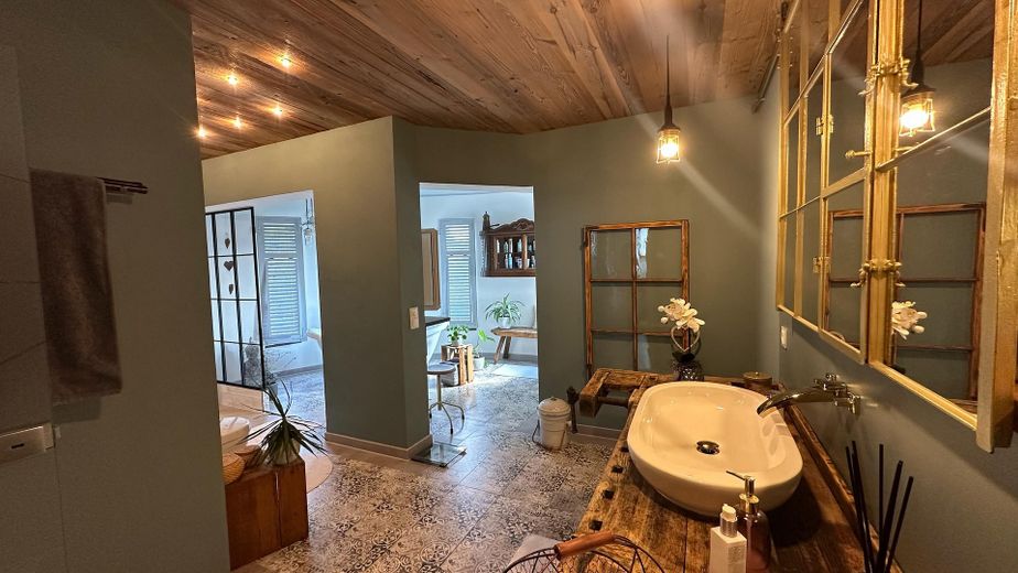 Straordinaria casa unifamiliare moderna con doppio garage – Badezimmer 1. OG