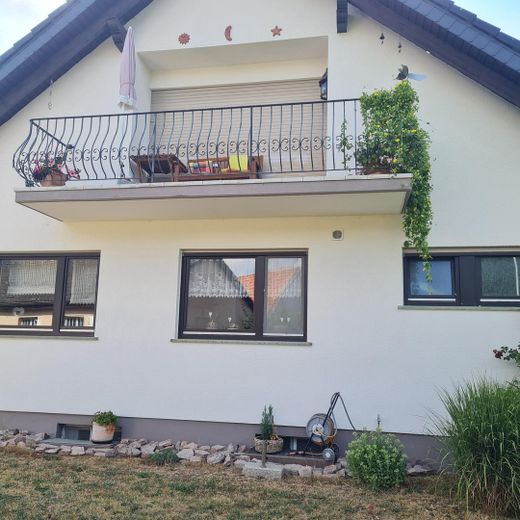 5 Zimmer Erdgeschoss-Wohnung mit Garten und separaten Eingang im OT Alzenau – Ansicht