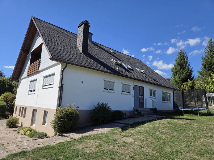 Tanto spazio, tante possibilità: casa plurifamiliare con ampio terreno! – Foto 1