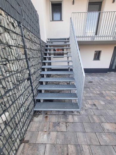 Hochwertige Gitterroststufen