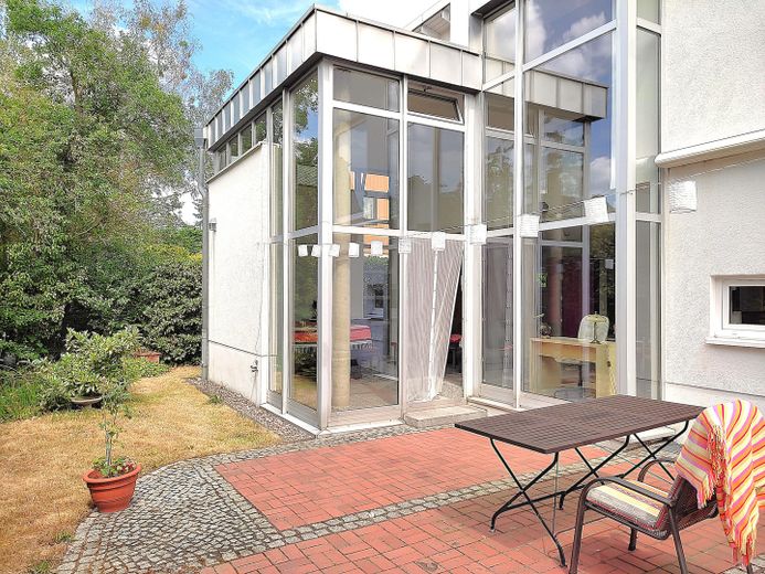 Repräsentatives Traumhaus im grünen Zehlendorf – Wohnbereich zum Garten