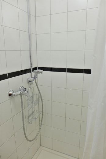 1-Zi-Apartment mit Balkon Gärten v.Veste – Bad mit Dusche