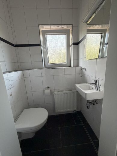 Beautiful Upper-Floor Apartment in a Two-Family House – Gäste-Wc