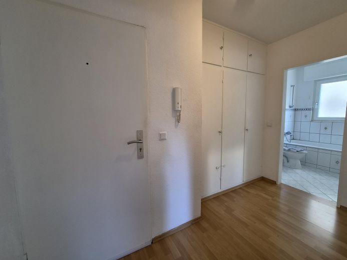 Attraktive 2-Zimmer-Eigentumswohnung mit EBK, sofort bezugsfrei! – Eingangsflur