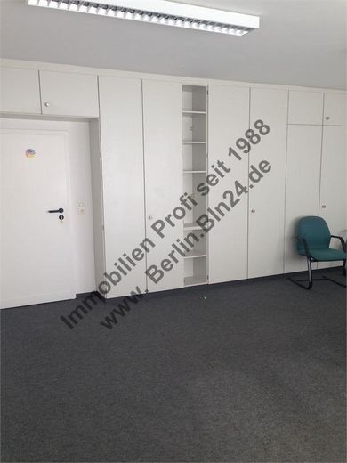 Büro - gemeinschafts Teeküche und gemeinschafts Waschräume – 28.4.14 015