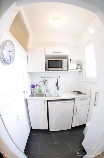 Schicke 1-Zimmer-Wohnung mit Balkon, Nähe KaDeWe, Berlin, möbliert – a7de23553768c43ad740fed1552f69b87318e777.jpg