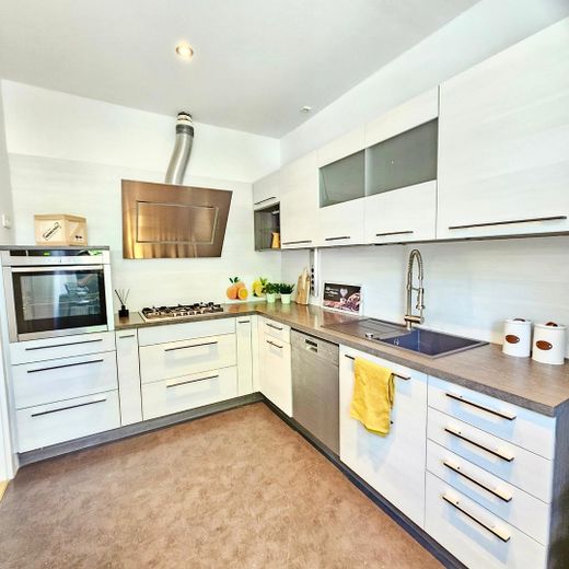 Über Frankfurts Dächern: 4-Zimmer-ETW mit Skylineblick, Balkon & Einbauküche – provisionsfrei – Foto 5