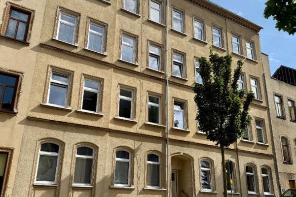 Edificio protegido como monumento histórico con 8 viviendas, ingresos por alquiler en curso y potencial de desarrollo