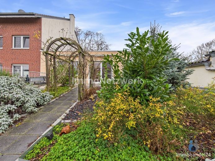 TOPANGEBOT***Bungalow mit großem Grundstück unmittelbar am See***NEU – Garten