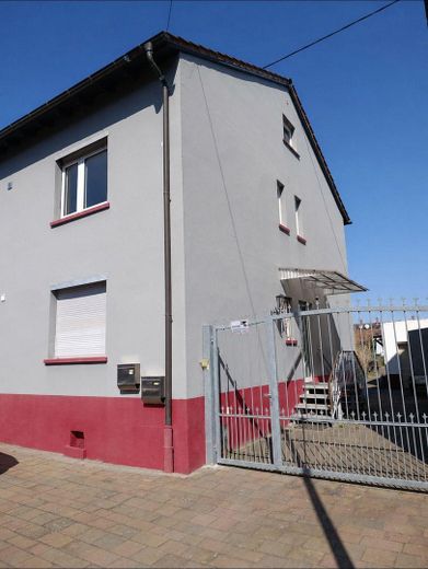 Großes Familienhaus mit 690m² Grundstück, Innenhof, Garten und 2 Wohneinheiten in ruhiger Lage – Foto 13