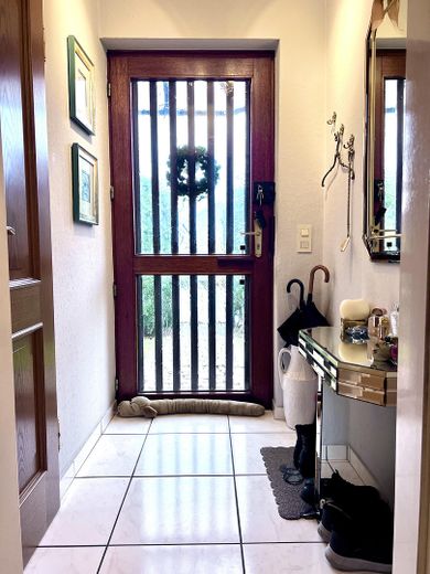 Haustür mit kleinem Flur