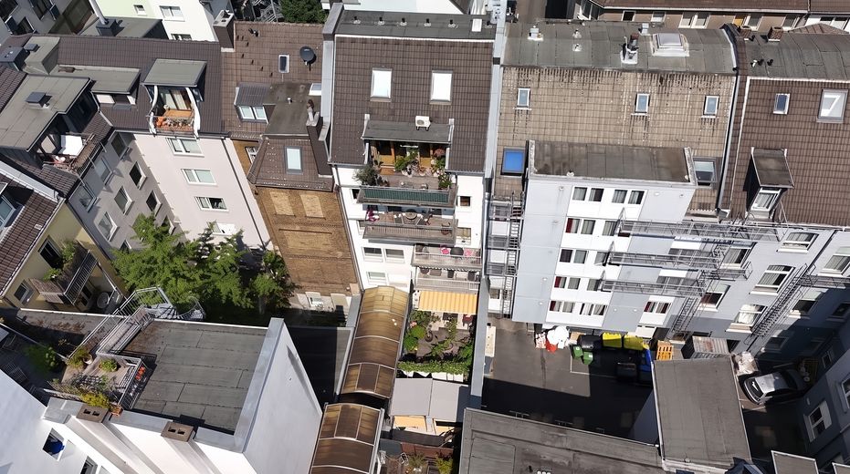 Charmante 3-Zimmer-Wohnung mit großzügigem Balkon im Mauritius Viertel, Köln – Drohnenbild 2
