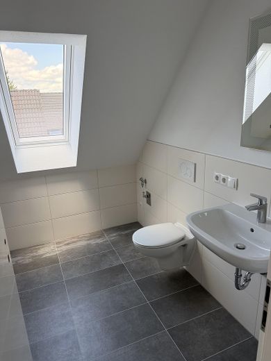 Nouveau projet haut de gamme : 3-4 pièces avec faibles charges (bâtiment KFW55) – Masterbad DG Sicht1