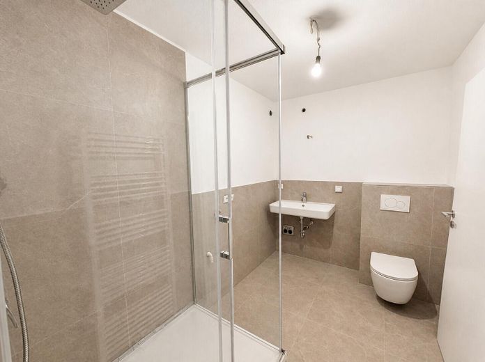 Appartamento bilocale completamente ristrutturato con ampia terrazza in posizione tranquilla! – Badezimmer