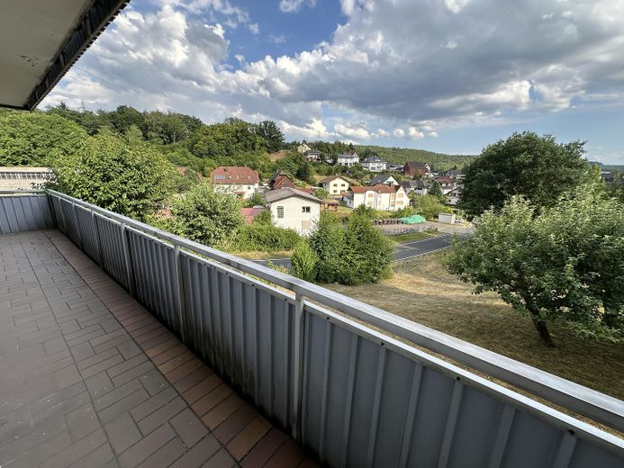 Renovierte Erdgeschoss- und Dachgeschosswohnung mit toller Aussicht zu vermieten – Wohnung Erdgeschoss