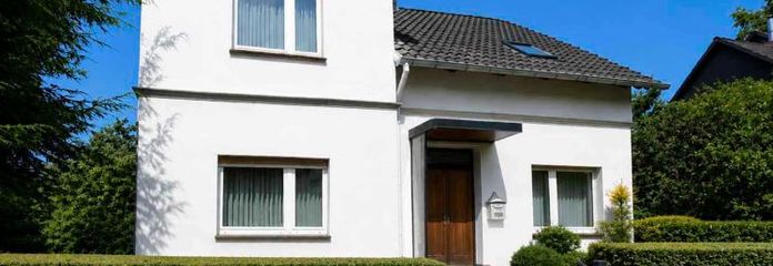 Villa antigua necesitada de reformas con una gran parcela y un potencial de desarrollo versátil