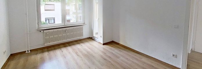 Appartamento ben distribuito con 2 locali, BALCONE e bagno con vasca – Ansicht I: Wohn- und Esszimmer
