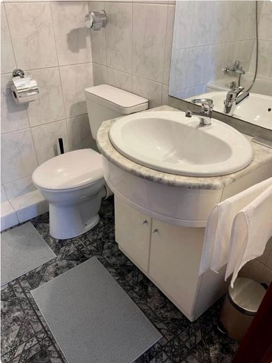 Balkonlu, asansörlü, ankastre mutfaklı, yüzme havuzlu/saunalı ve isteğe bağlı kapalı otopark yeri bulunan, tamamen mobilyalı 49 m² daire – Fotoğraf 16