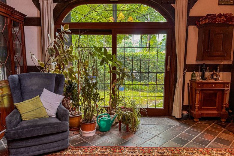 Wohnen im Denkmalschutz 6 Zimmer Reetdach Fachwerk Bauernhaus mit Gästehaus &amp; Scheune in Stuhr – Wohnbereich