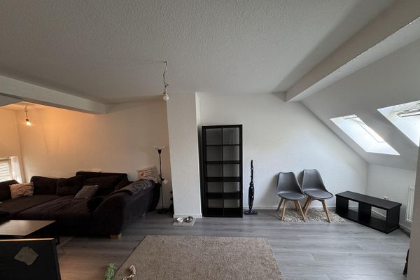 Gepflegte 2,5 Zimmer Wohnung mit eigenem Garten