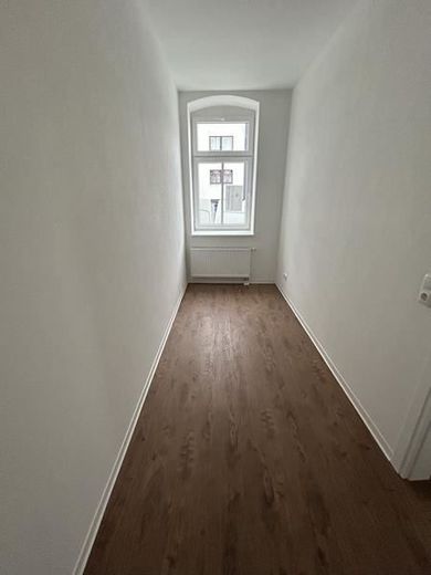 Zweitbezug nach San.! Kompakte 3-Zi mit EBK, Laminat, offener Küche und Wanne – IMG_6491