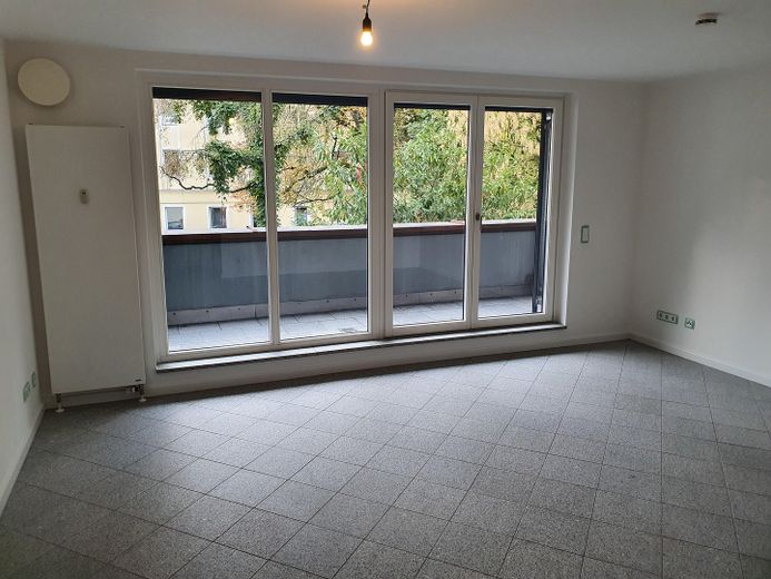 2-Zimmer-Altstadtwohnung mit Balkon – Wohnzimmer