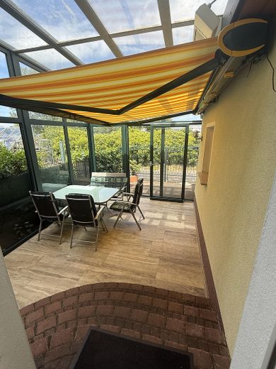 hochwertig saniertes Reihenhaus mit EBK, Wintergarten, provisionsfrei – Wintergarten