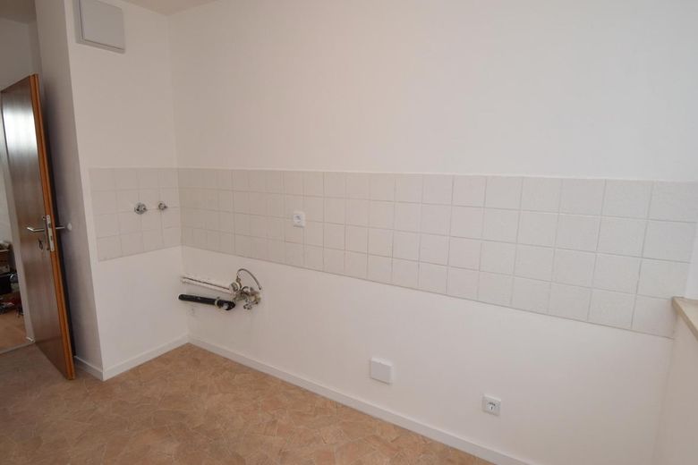 Helle 3-Zimmer Wohnung 70 m2 München Unterhaching mit Balkon Erstbezug nach Vollrenovierung – Küche mit WM Anschluss